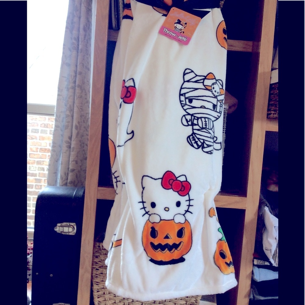 Hello kitty Halloween 🎃 blankets